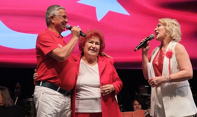 cumhuriyet bayrami kemerde selda bagcan ile coskuyla kutlandi GGtl7Dai