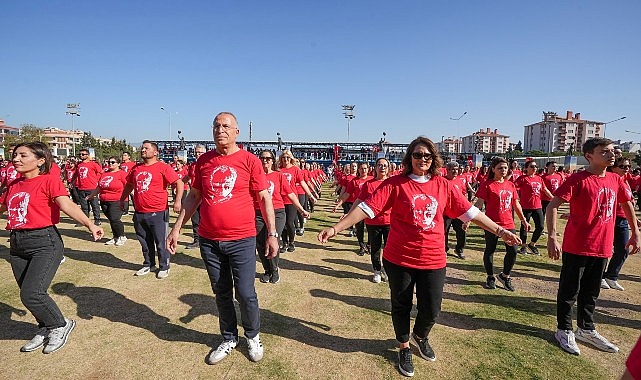 gaziemirde 750 kisi cumhuriyet icin harmandali oynadi hGbGMksT