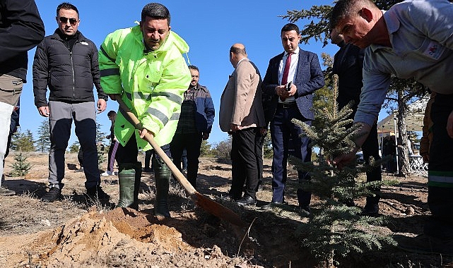 1sinif ogrencileri icin binlerce fidan toprakla bulustu tPljyMt8