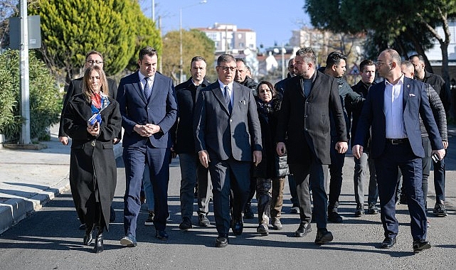 baskan tugay bucada asfalt calismalarini inceledi yeni alanlar icin talimat verdi 9haKqU4W