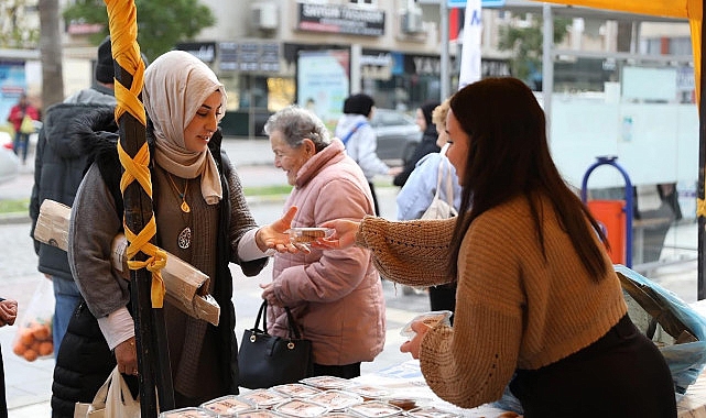 didim belediyesi regaip kandili dolayisiyla didim merkez camii onunde vatandaslara kandil simidi ikraminda bulundu kzBDJV86