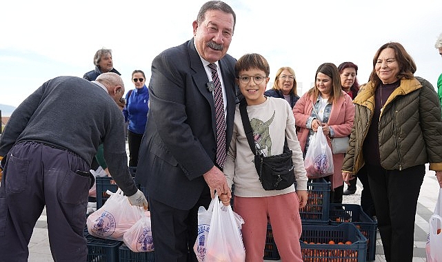 milas belediyesi ureticilere destek olmak ve vatandaslarin saglikli gida ihtiyacini karsilamak amaciyla gerceklestirdigi portakal 9Iaglpuk