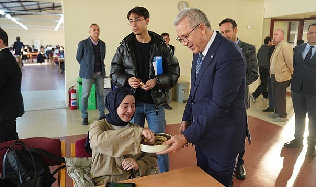 rektor prof dr budak final sinavlarina hazirlanan ogrencilerle bir araya geldi JV2USXAm