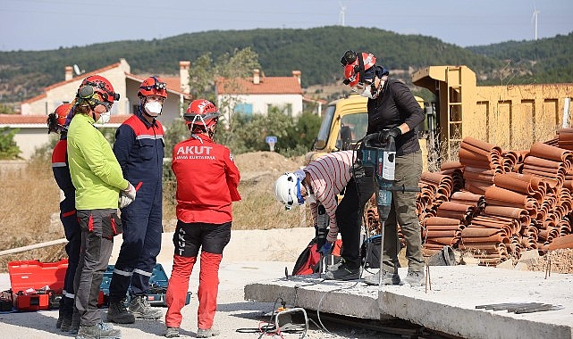 urla belediyesi ve akuttan afetlere karsi ornek is birligi kgwSanY9