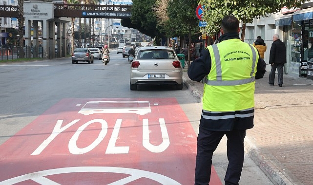 antalya buyuksehir belediyesi trafikte otobuslere ozel serit uygulamasi basladi