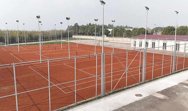 buyuksehir kocaelinin en kapsamli tenis merkezini tamamladi tenis tutkunlari icin essiz bir tesis wEAd8yOk