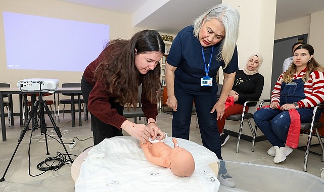 gaziemirde anne adaylari gebe okulu ile doguma hazirlaniyor