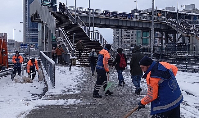 kar mesaisi ibb ekipleri geceden bu yana araliksiz calisiyor zJgr3ru2