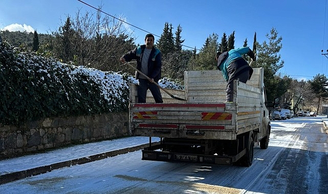 niluferde yollarin acilmasi icin ekipler seferber oldu n83vvYVV