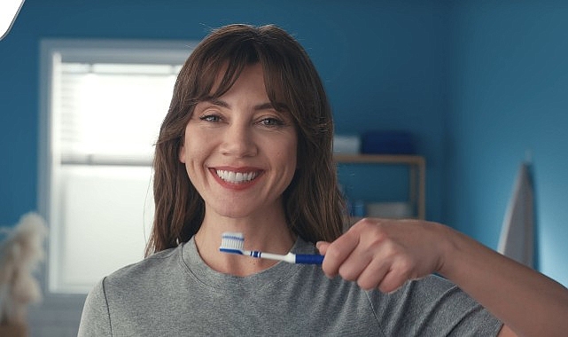 sensodyne klinik beyazlik reklam kampanyasinin yeni yuzu gokce bahadir