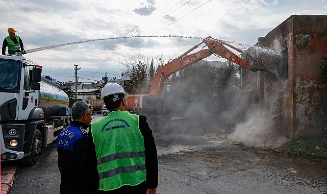 yenisehir belediyesi metruk binalari yikmaya devam ediyor 2Df8DwJY